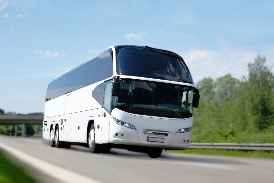 Ein moderner Reisebus