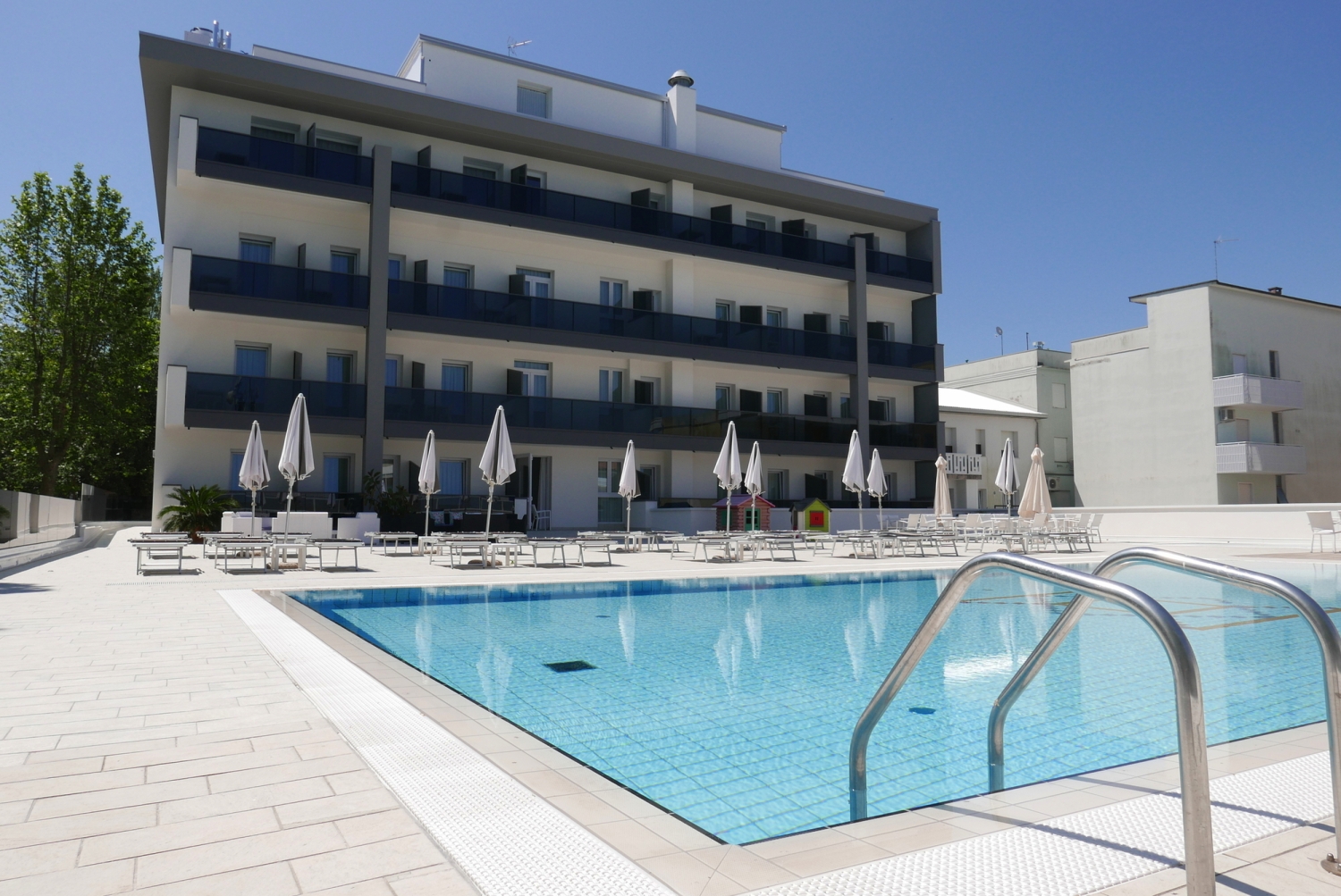 Hotelbeispiel in Bibione, Pooanlage