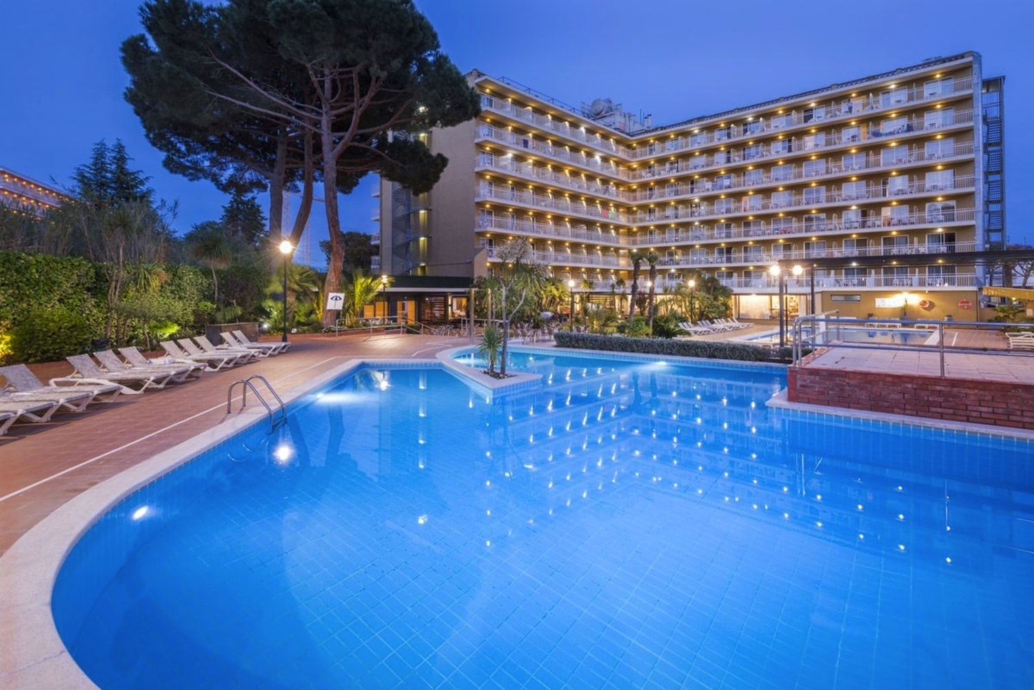 Hotelbeispiel in Calella - Pool