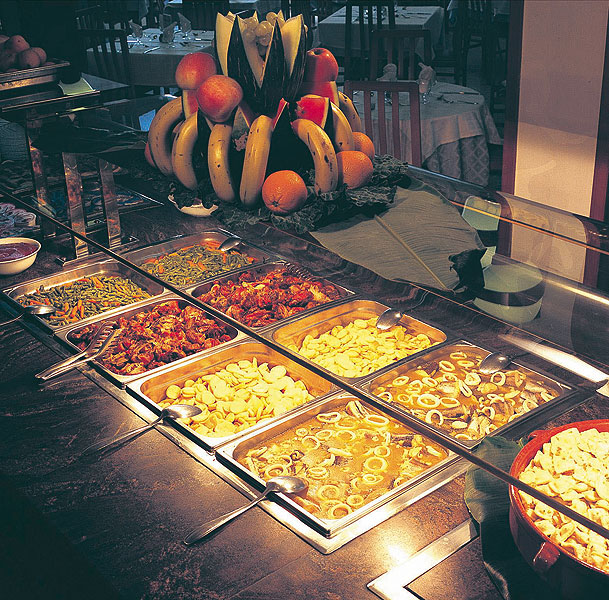 Das Buffet im Hotel Maripins in Malgrat de Mar