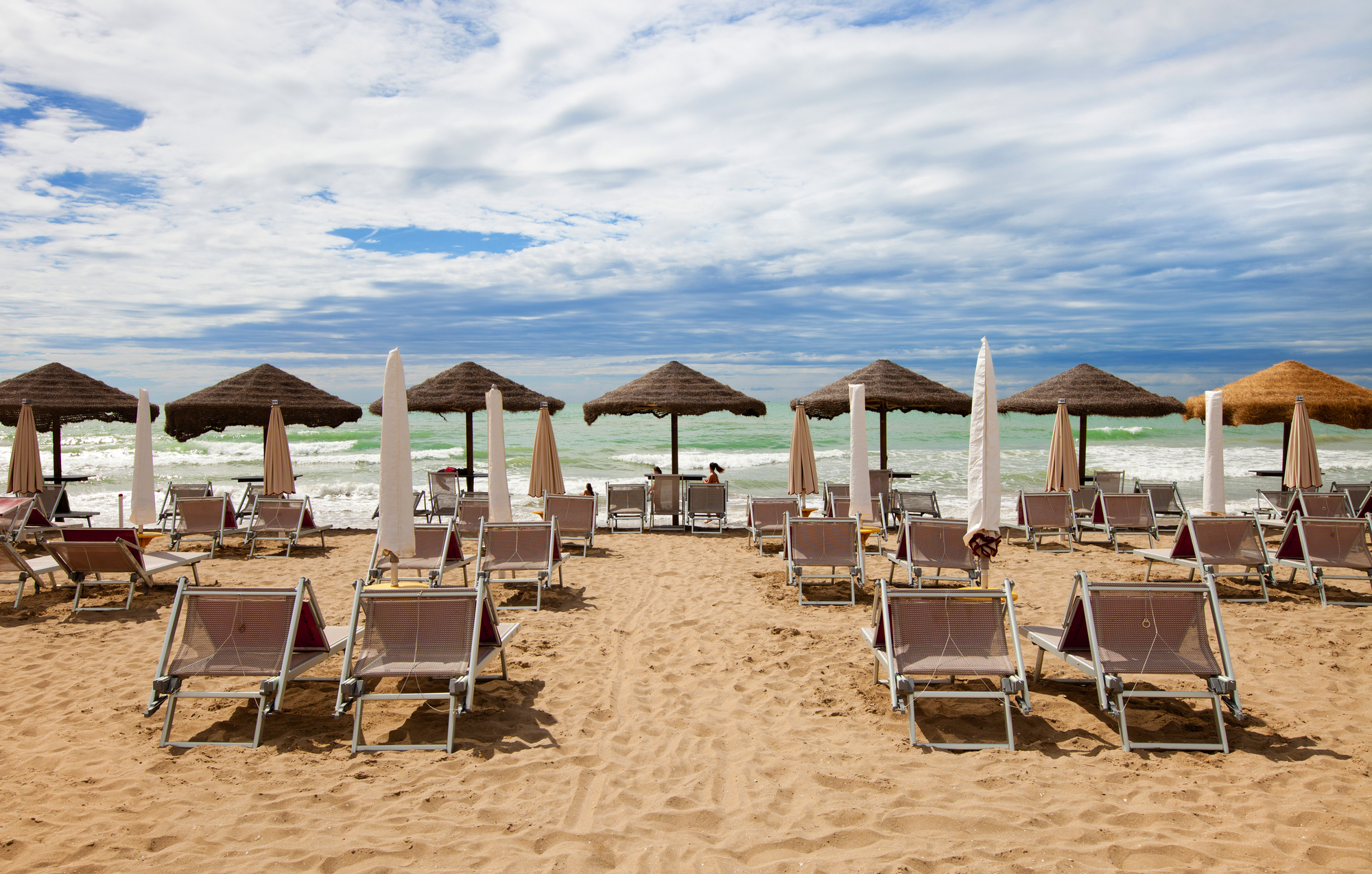 Der Strand von Lido di Jesolo mit Sonnenschirmen