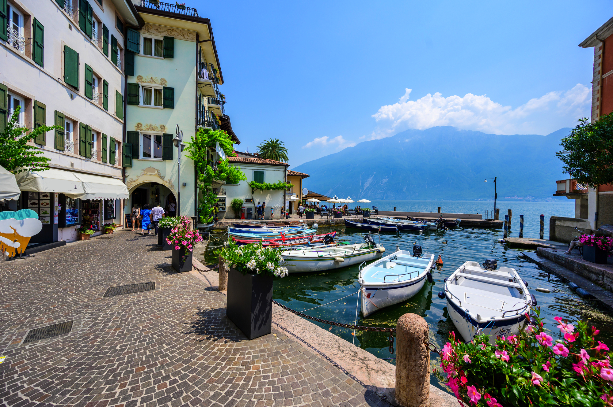 Boote am Hafen von Limone