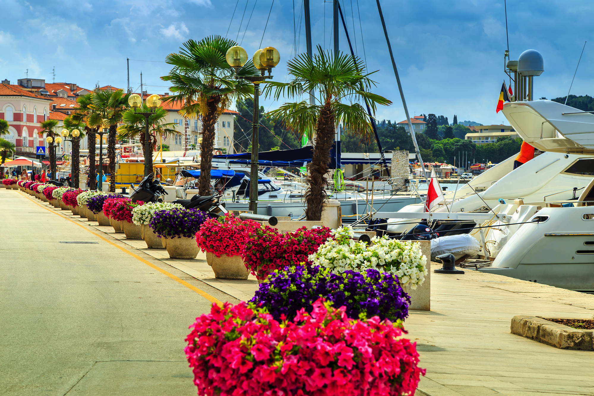 Am Yachthafen von Porec in Kroatien